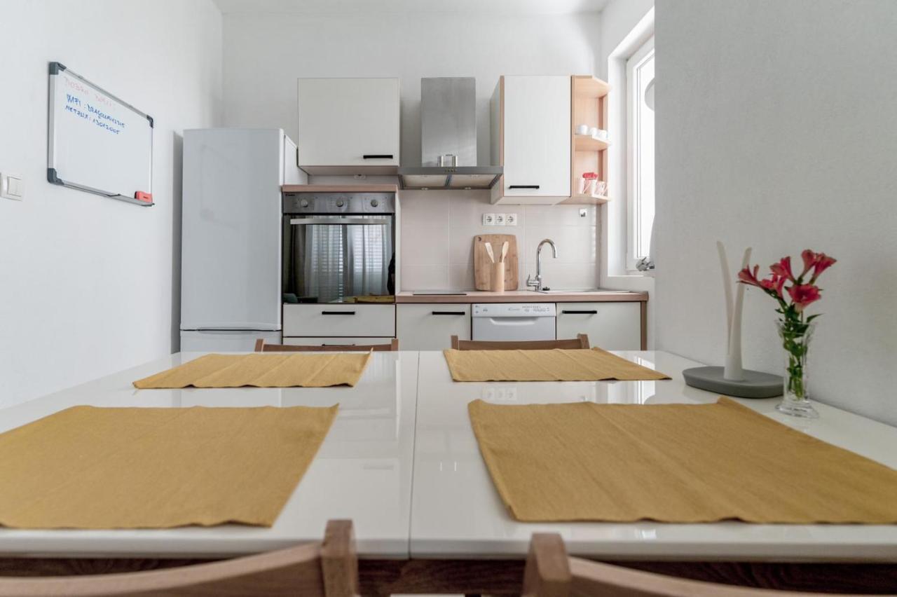 Apartments Happy ซูโกชัน ภายนอก รูปภาพ