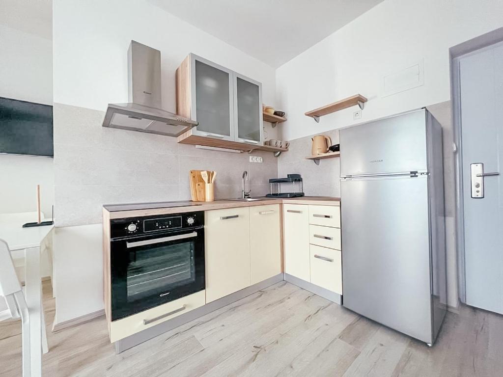 Apartments Happy ซูโกชัน ภายนอก รูปภาพ